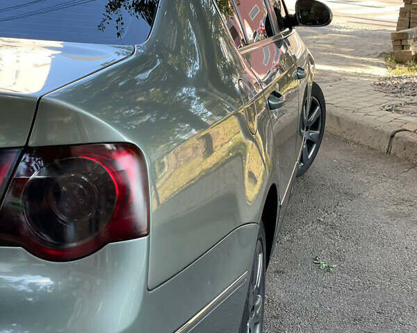 Зеленый Фольксваген Пассат, объемом двигателя 2 л и пробегом 203 тыс. км за 7400 $, фото 9 на Automoto.ua