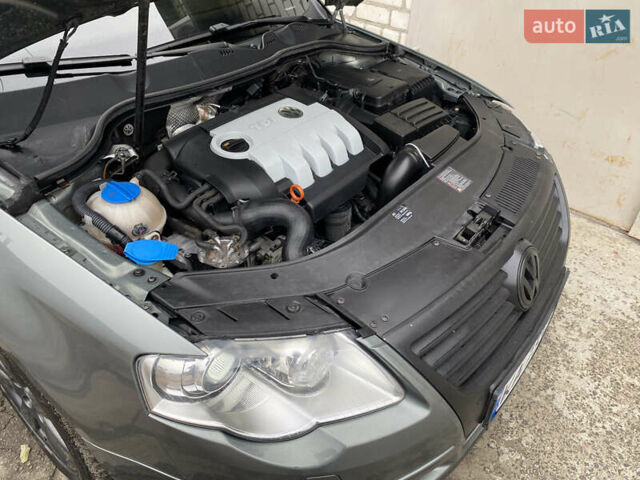 Зеленый Фольксваген Пассат, объемом двигателя 2 л и пробегом 203 тыс. км за 7400 $, фото 1 на Automoto.ua