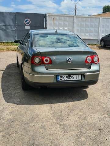 Зелений Фольксваген Пассат, об'ємом двигуна 2 л та пробігом 360 тис. км за 5900 $, фото 10 на Automoto.ua