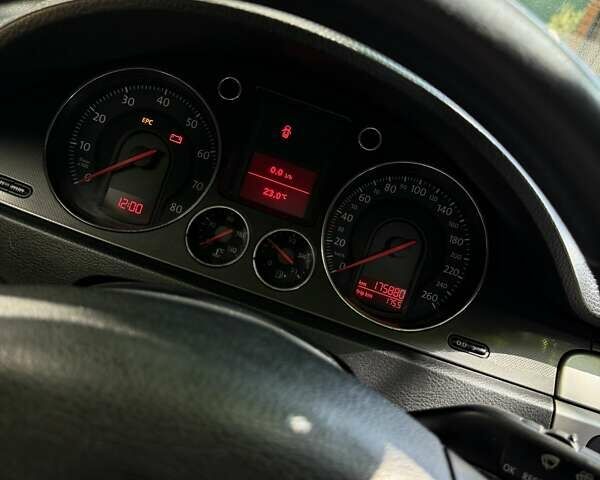 Зелений Фольксваген Пассат, об'ємом двигуна 1.98 л та пробігом 176 тис. км за 6800 $, фото 7 на Automoto.ua