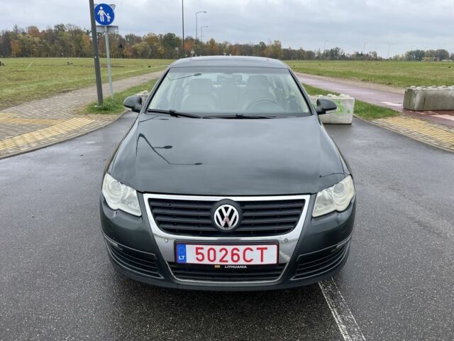 Зеленый Фольксваген Пассат, объемом двигателя 2 л и пробегом 350 тыс. км за 3750 $, фото 2 на Automoto.ua