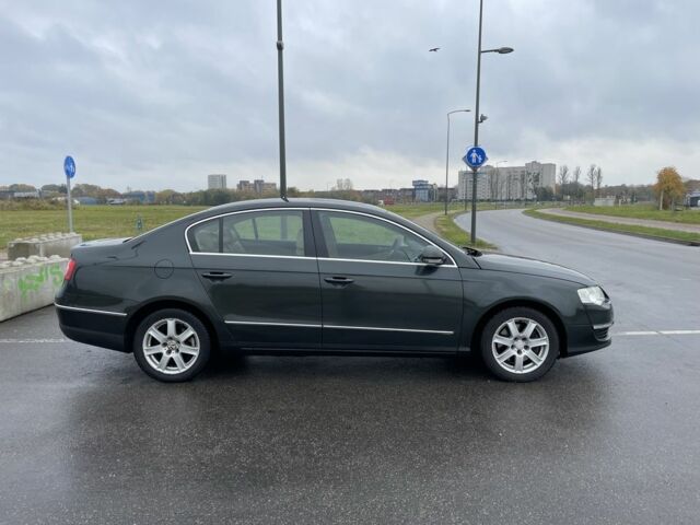 Зеленый Фольксваген Пассат, объемом двигателя 2 л и пробегом 350 тыс. км за 3750 $, фото 4 на Automoto.ua