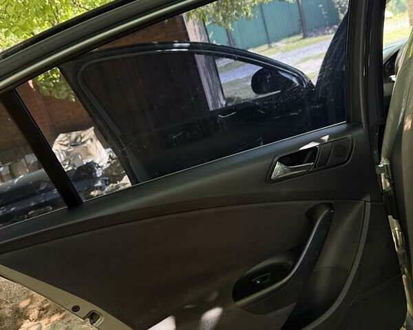 Зелений Фольксваген Пассат, об'ємом двигуна 1.98 л та пробігом 176 тис. км за 6800 $, фото 9 на Automoto.ua