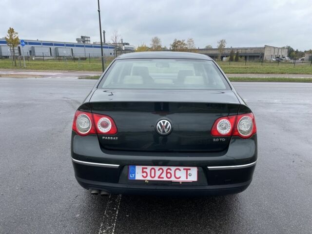 Зеленый Фольксваген Пассат, объемом двигателя 2 л и пробегом 350 тыс. км за 3750 $, фото 6 на Automoto.ua