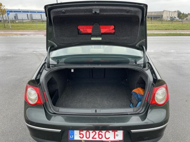 Зеленый Фольксваген Пассат, объемом двигателя 2 л и пробегом 350 тыс. км за 3750 $, фото 18 на Automoto.ua