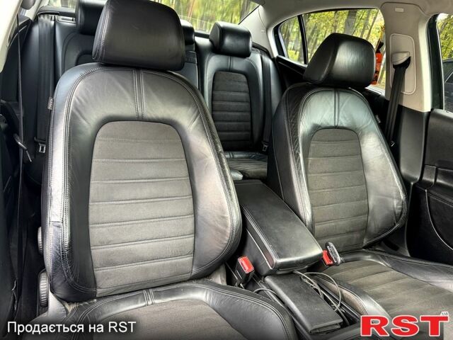 Зелений Фольксваген Пассат, об'ємом двигуна 2 л та пробігом 289 тис. км за 6500 $, фото 6 на Automoto.ua