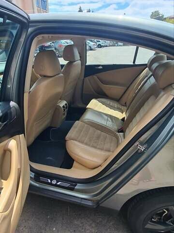 Зелений Фольксваген Пассат, об'ємом двигуна 2 л та пробігом 360 тис. км за 5900 $, фото 4 на Automoto.ua