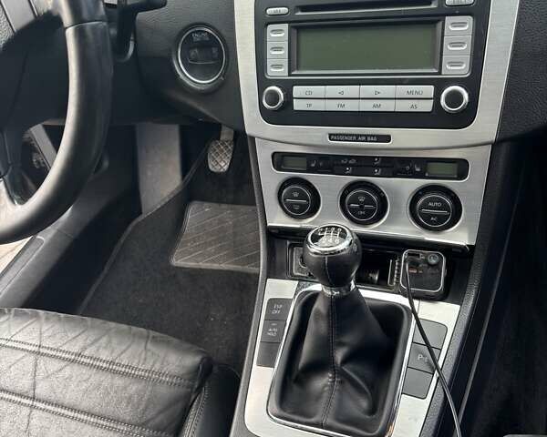 Зеленый Фольксваген Пассат, объемом двигателя 1.8 л и пробегом 306 тыс. км за 6400 $, фото 10 на Automoto.ua