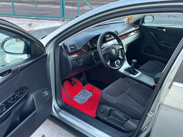 Зеленый Фольксваген Пассат, объемом двигателя 2 л и пробегом 247 тыс. км за 6500 $, фото 7 на Automoto.ua