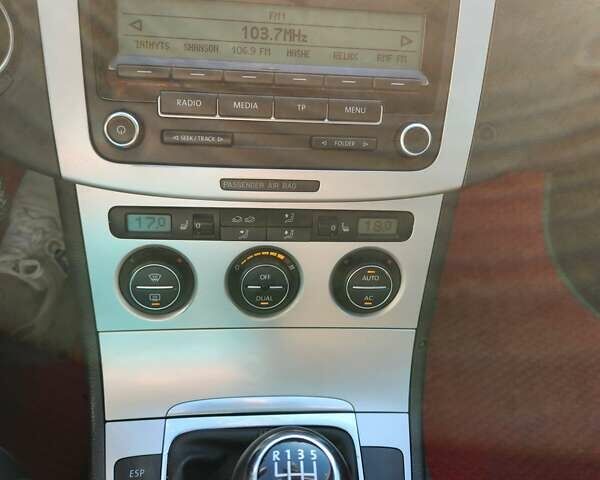 Зелений Фольксваген Пассат, об'ємом двигуна 2 л та пробігом 247 тис. км за 6500 $, фото 23 на Automoto.ua