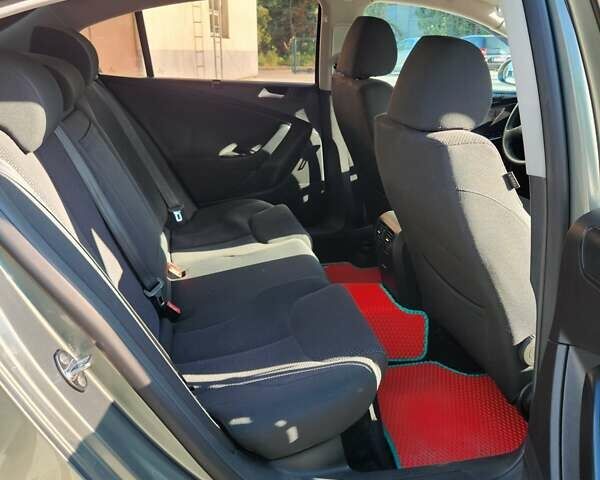 Зелений Фольксваген Пассат, об'ємом двигуна 2 л та пробігом 247 тис. км за 6500 $, фото 11 на Automoto.ua