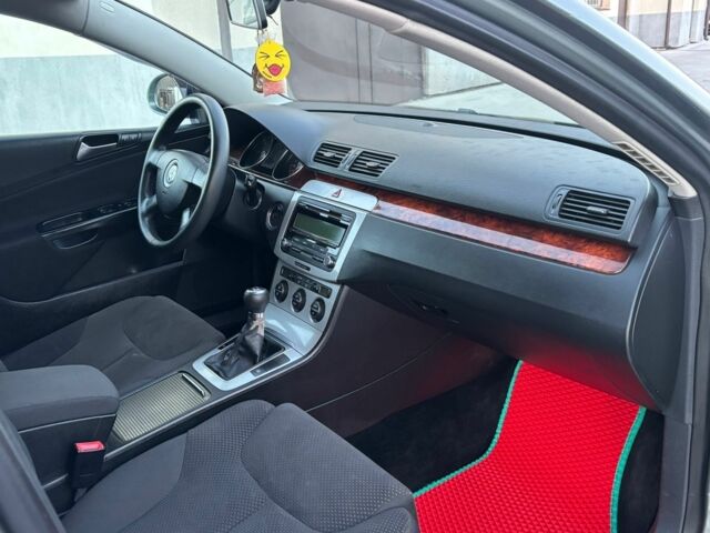 Зеленый Фольксваген Пассат, объемом двигателя 2 л и пробегом 247 тыс. км за 6500 $, фото 5 на Automoto.ua