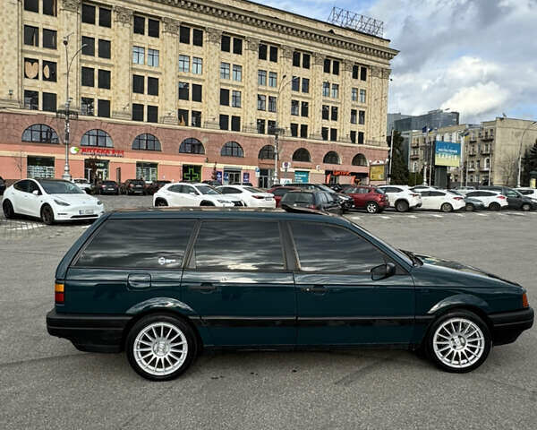 Зелений Фольксваген Пассат, об'ємом двигуна 1.6 л та пробігом 240 тис. км за 3000 $, фото 7 на Automoto.ua