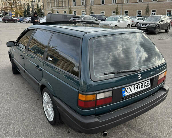 Зелений Фольксваген Пассат, об'ємом двигуна 1.6 л та пробігом 240 тис. км за 3000 $, фото 4 на Automoto.ua