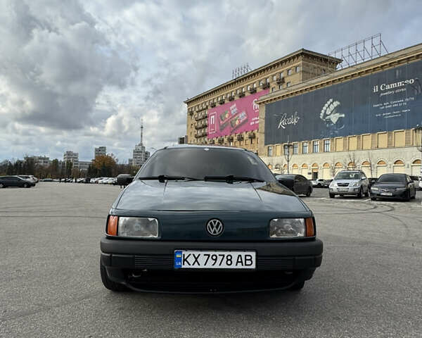 Зелений Фольксваген Пассат, об'ємом двигуна 1.6 л та пробігом 240 тис. км за 3000 $, фото 1 на Automoto.ua