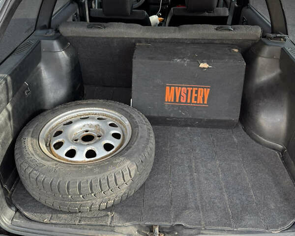 Зелений Фольксваген Пассат, об'ємом двигуна 1.6 л та пробігом 240 тис. км за 3000 $, фото 12 на Automoto.ua