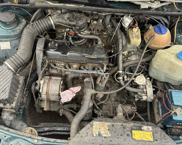 Зелений Фольксваген Пассат, об'ємом двигуна 1.6 л та пробігом 240 тис. км за 3000 $, фото 15 на Automoto.ua