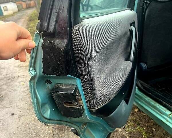 Зеленый Фольксваген Пассат, объемом двигателя 2.8 л и пробегом 400 тыс. км за 1100 $, фото 9 на Automoto.ua