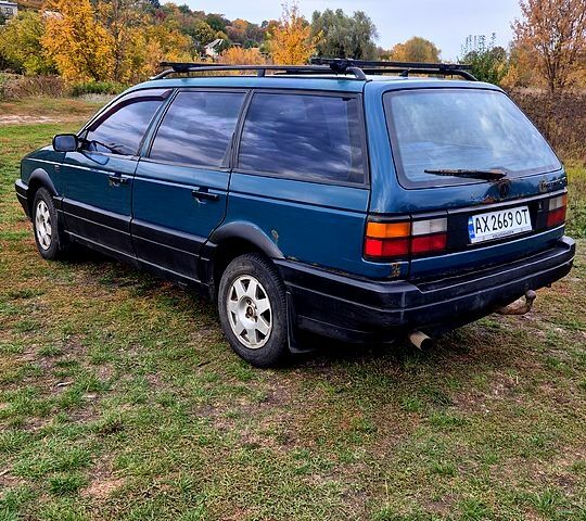 Зеленый Фольксваген Пассат, объемом двигателя 2 л и пробегом 350 тыс. км за 1300 $, фото 3 на Automoto.ua