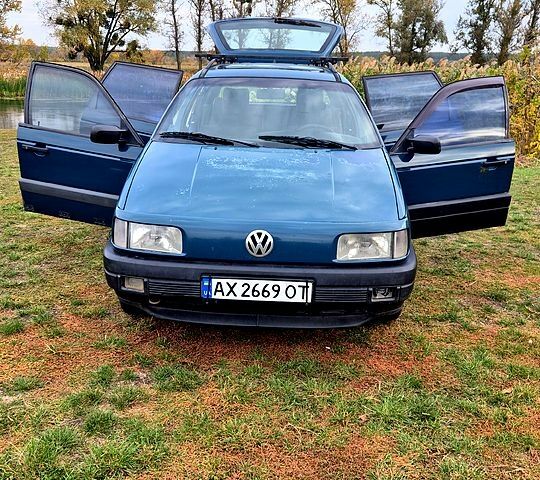 Зеленый Фольксваген Пассат, объемом двигателя 2 л и пробегом 350 тыс. км за 1300 $, фото 6 на Automoto.ua