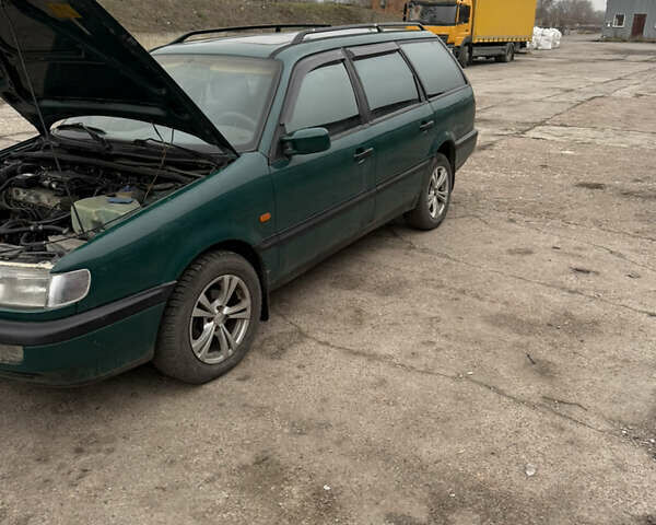 Зеленый Фольксваген Пассат, объемом двигателя 1.98 л и пробегом 280 тыс. км за 1700 $, фото 1 на Automoto.ua