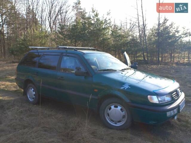 Зеленый Фольксваген Пассат, объемом двигателя 1.8 л и пробегом 338 тыс. км за 2825 $, фото 21 на Automoto.ua