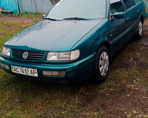 Зеленый Фольксваген Пассат, объемом двигателя 2 л и пробегом 380 тыс. км за 1500 $, фото 3 на Automoto.ua