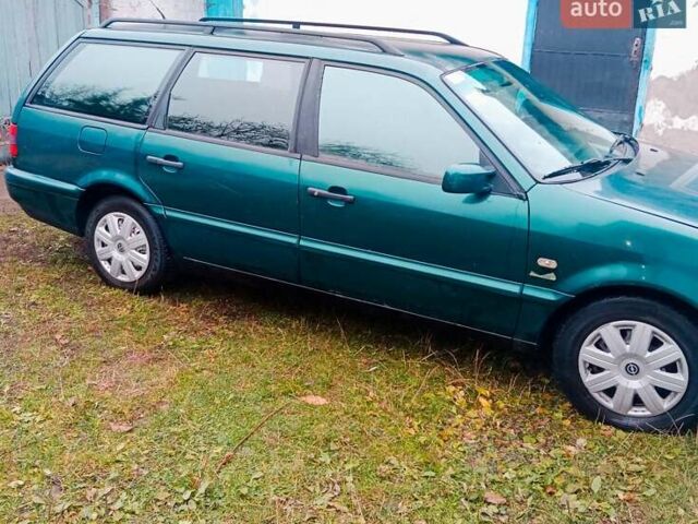 Зеленый Фольксваген Пассат, объемом двигателя 2 л и пробегом 380 тыс. км за 1500 $, фото 4 на Automoto.ua