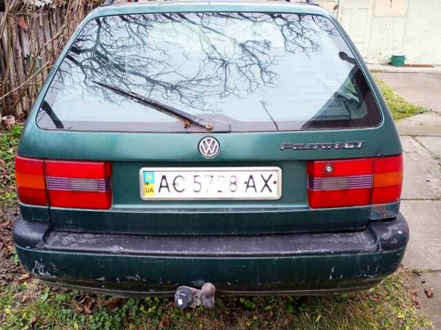 Зеленый Фольксваген Пассат, объемом двигателя 2 л и пробегом 420 тыс. км за 2350 $, фото 1 на Automoto.ua