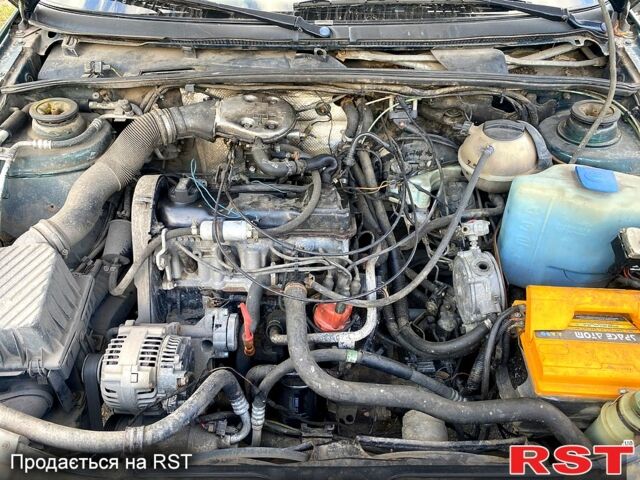 Зеленый Фольксваген Пассат, объемом двигателя 1.8 л и пробегом 370 тыс. км за 1600 $, фото 5 на Automoto.ua