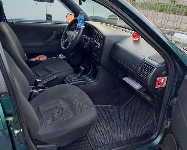 Зеленый Фольксваген Пассат, объемом двигателя 0 л и пробегом 450 тыс. км за 2000 $, фото 4 на Automoto.ua