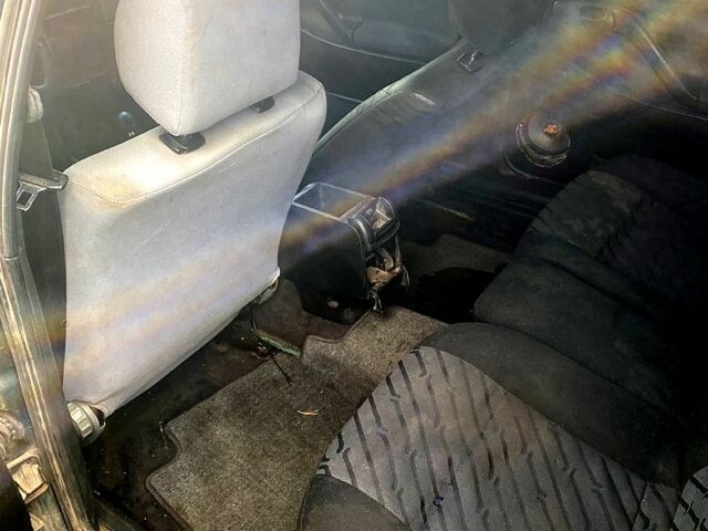 Зеленый Фольксваген Пассат, объемом двигателя 1.8 л и пробегом 370 тыс. км за 1600 $, фото 2 на Automoto.ua