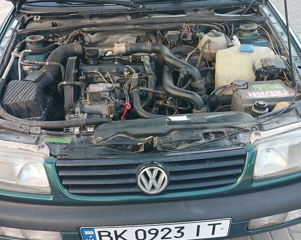 Зелений Фольксваген Пассат, об'ємом двигуна 1.9 л та пробігом 320 тис. км за 2200 $, фото 1 на Automoto.ua