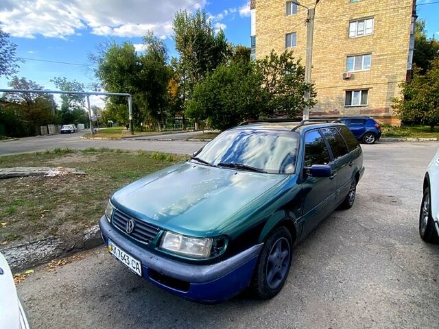 Зеленый Фольксваген Пассат, объемом двигателя 1.8 л и пробегом 370 тыс. км за 1600 $, фото 6 на Automoto.ua