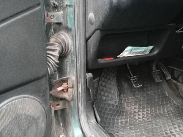 Зеленый Фольксваген Пассат, объемом двигателя 2 л и пробегом 420 тыс. км за 2350 $, фото 12 на Automoto.ua