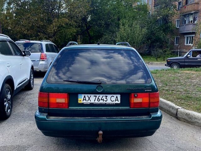 Зеленый Фольксваген Пассат, объемом двигателя 1.8 л и пробегом 370 тыс. км за 1600 $, фото 3 на Automoto.ua