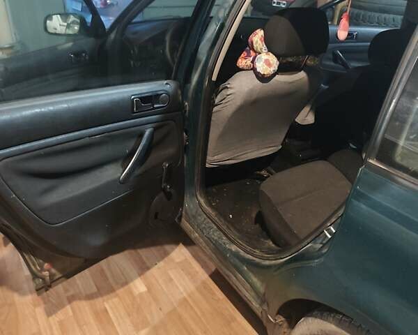 Зеленый Фольксваген Пассат, объемом двигателя 1.9 л и пробегом 440 тыс. км за 2000 $, фото 3 на Automoto.ua