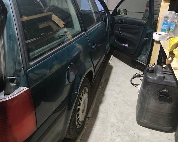 Зеленый Фольксваген Пассат, объемом двигателя 1.9 л и пробегом 440 тыс. км за 2000 $, фото 4 на Automoto.ua