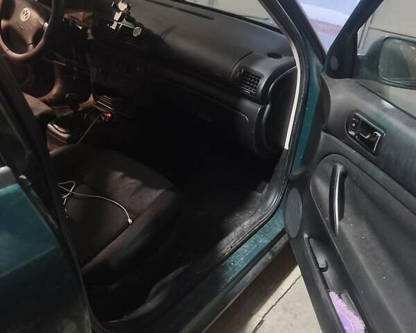 Зеленый Фольксваген Пассат, объемом двигателя 1.9 л и пробегом 440 тыс. км за 2000 $, фото 5 на Automoto.ua