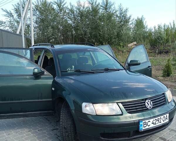 Зеленый Фольксваген Пассат, объемом двигателя 1.9 л и пробегом 300 тыс. км за 3000 $, фото 2 на Automoto.ua