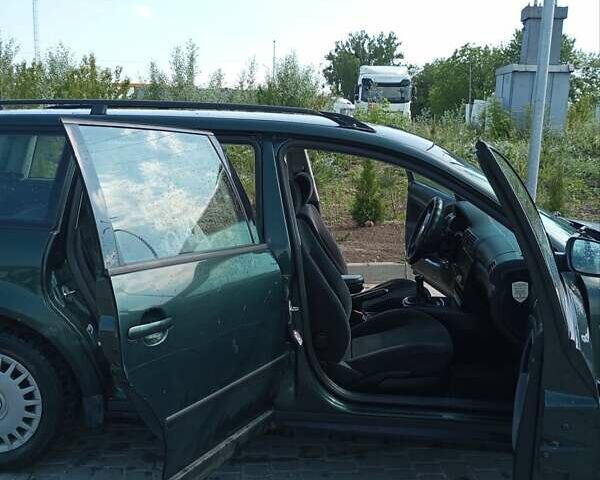 Зеленый Фольксваген Пассат, объемом двигателя 1.9 л и пробегом 300 тыс. км за 3000 $, фото 1 на Automoto.ua