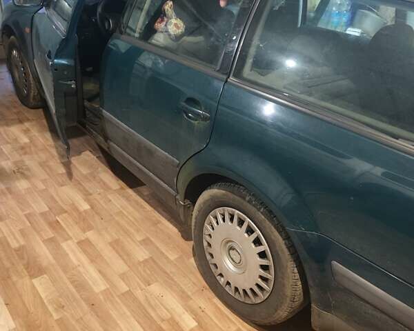 Зеленый Фольксваген Пассат, объемом двигателя 1.9 л и пробегом 440 тыс. км за 2000 $, фото 1 на Automoto.ua