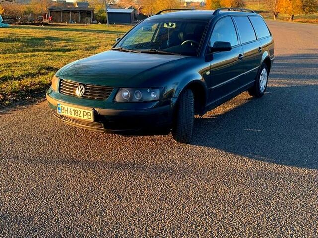 Зеленый Фольксваген Пассат, объемом двигателя 1.9 л и пробегом 300 тыс. км за 3600 $, фото 3 на Automoto.ua