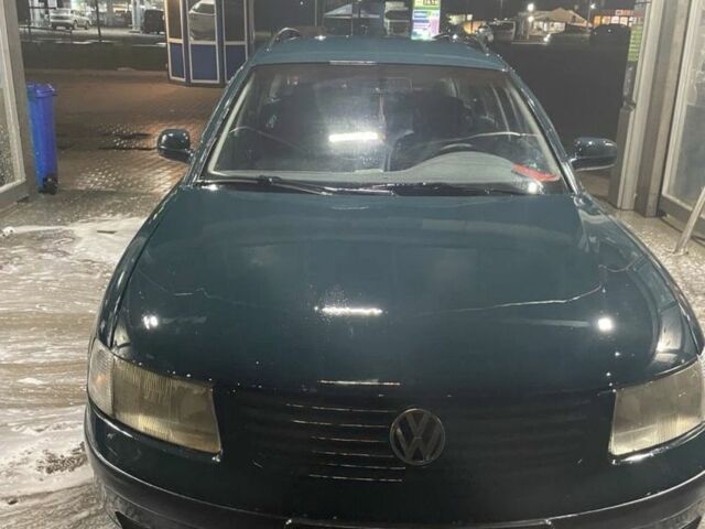 Зеленый Фольксваген Пассат, объемом двигателя 1.8 л и пробегом 420 тыс. км за 3200 $, фото 2 на Automoto.ua