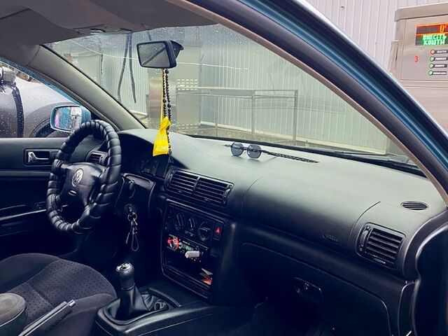 Зеленый Фольксваген Пассат, объемом двигателя 1.8 л и пробегом 0 тыс. км за 4500 $, фото 2 на Automoto.ua