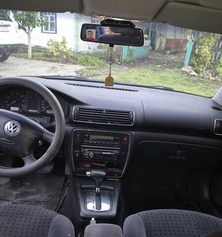 Зеленый Фольксваген Пассат, объемом двигателя 1.8 л и пробегом 250 тыс. км за 4200 $, фото 3 на Automoto.ua