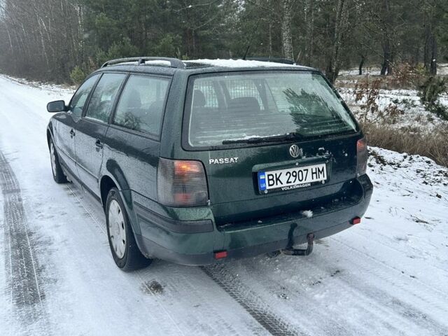 Зелений Фольксваген Пассат, об'ємом двигуна 1.6 л та пробігом 270 тис. км за 3200 $, фото 5 на Automoto.ua