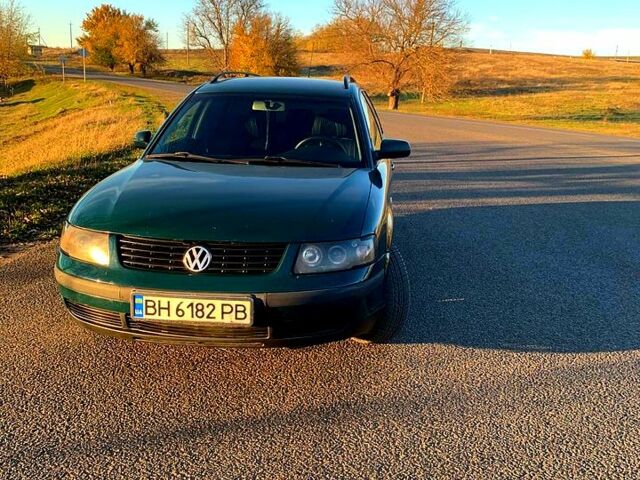 Зеленый Фольксваген Пассат, объемом двигателя 1.9 л и пробегом 300 тыс. км за 3600 $, фото 1 на Automoto.ua