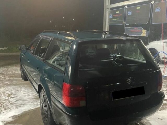 Зеленый Фольксваген Пассат, объемом двигателя 1.8 л и пробегом 420 тыс. км за 3200 $, фото 1 на Automoto.ua