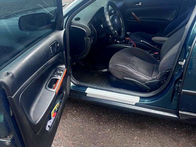 Зеленый Фольксваген Пассат, объемом двигателя 1.9 л и пробегом 302 тыс. км за 3650 $, фото 7 на Automoto.ua